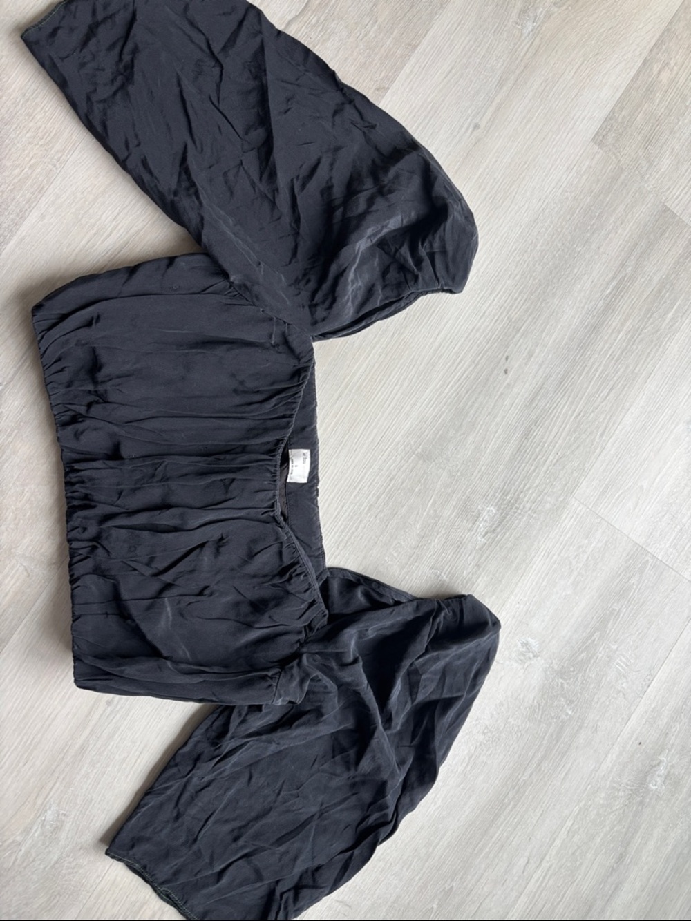 Wilfred Black Off-Shoulder Puff Sleeve Crop Top